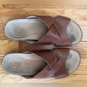 Clarks Artisan Women's Brown Cross Sandals 7.5